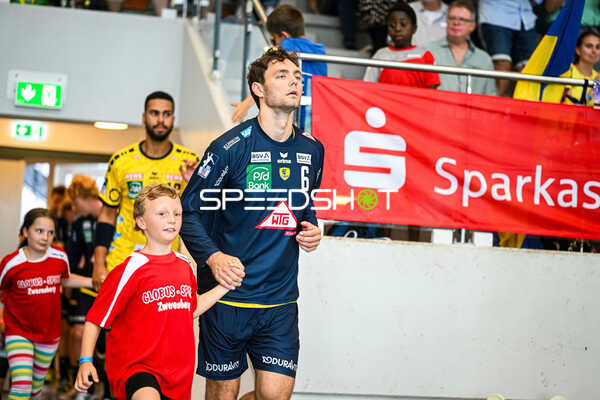Handball I Herren I Saison 2023-2024 I S-Cup Altensteig I Finale I Rhein-Neckar Löwen - Frisch AUF! Göppingen I 30.07.2023 Niclas Kirkelokke (6, Rhein-Neckar Löwen)
Ort: ALtensteig, Germany
Datum: 30.07.2023 - Philipp Ahouansou, Niclas Kirkelokke