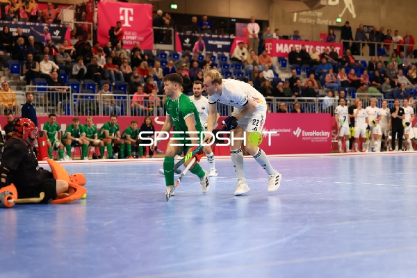 EuroHockey Indoor Championship 2026 - Ballkampf vor dem Tor