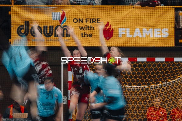 Szene mit Natsuki Aizawa (23; Thüringer HC) und Nele Wenzel (23; HSG Bensheim/Auerbach)