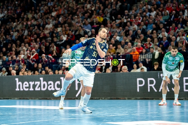 Casper Ulrich Mortensen (6; HSV Hamburg) in Aktion