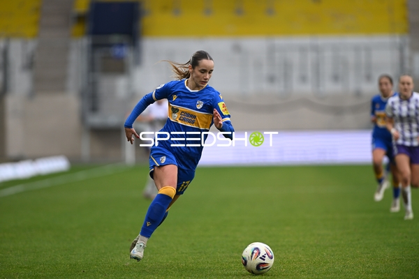 Spielerin mit Ball