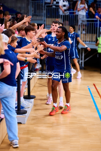 High Five Andrew O’Brien (3;MLP Academics Heidelberg), DJ Horne (0;MLP Academics Heidelberg)