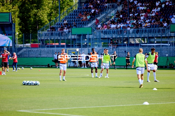 Team Sandhausen beim Aufwärmen