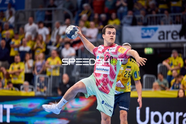 Wurf von Tim Freihöfer (20; Füchse Berlin)