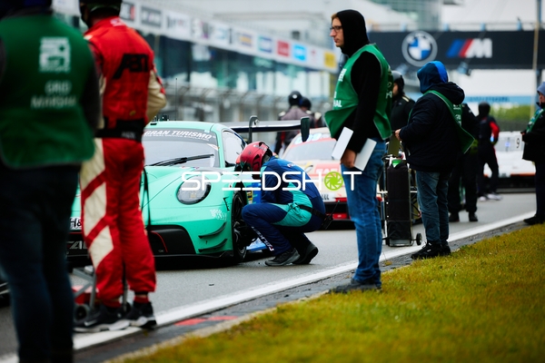 Boxenstopp Falken Motorsports (44): Dennis Marschall, Dorian Boccolacci, Nico Menzel