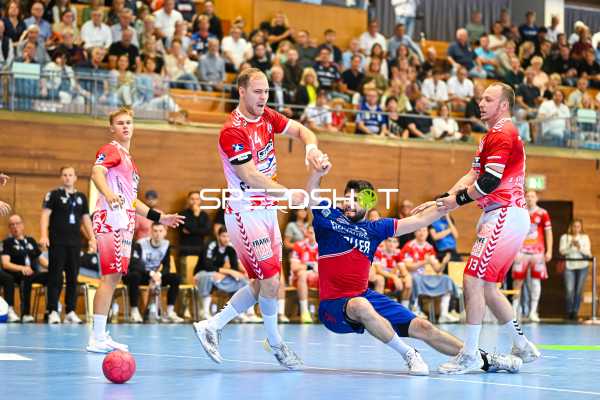 Handball I Herren I Saison 2023-2024 I 2. Handballbundesliga I 6. Spieltag I SG BBM Bietigheim - VfL Lübeck-Schwartau I 08.10.2023 Juan de la Pena (13, SG BBM Bietigheim)
Ort: Bietigheim-Bissingen, Germany
Datum: 08.10.2023 - Juan de la Pena, Einar Nickelsen