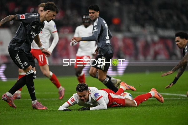 Zweikampf auf dem Spielfeld