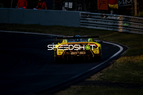 Rennfahrzeug auf der Rennstrecke