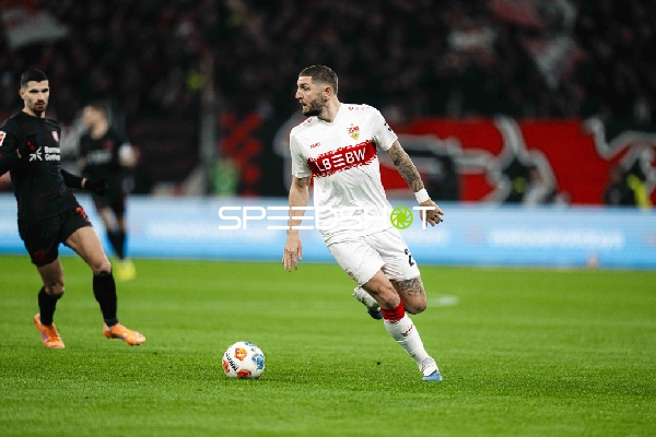 Spielszene mit Ballkontrolle