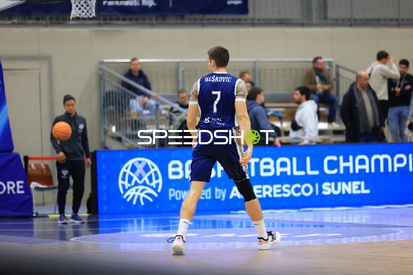 Serena Benavente (998; MLP Academics Heidelberg) am Spielfeldrand