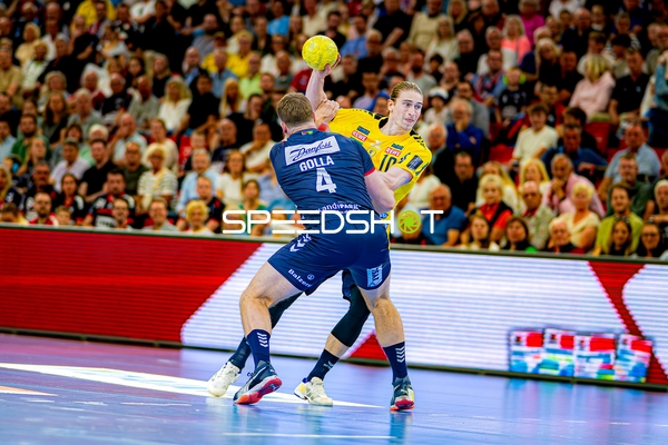 Wurf Juri Knorr (10;Rhein Neckar Löwen) gegen 4; SG Flensburg Handewitt