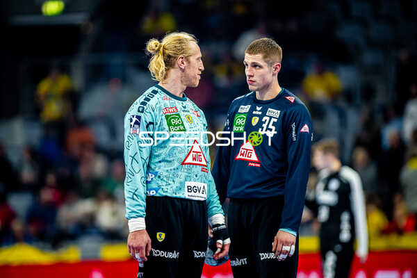 Handball I Herren I Saison 2023-2024 I Liqui Moly Handballbundesliga I 15. Spieltag I Rhein-Neckar Löwen - TBV Lemgo Lippe I 09.12.2023 Mikael Appelgren (1, Rhein-Neckar Löwen), Joel Birlehm (35, Rhein-Neckar Löwen)
Ort: Mannheim, Germany
Datum: 09.12.2023 - Mikael Appelgren