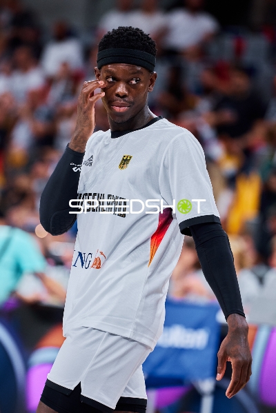 Dennis Schröder (17; Deutschland) auf dem Court
