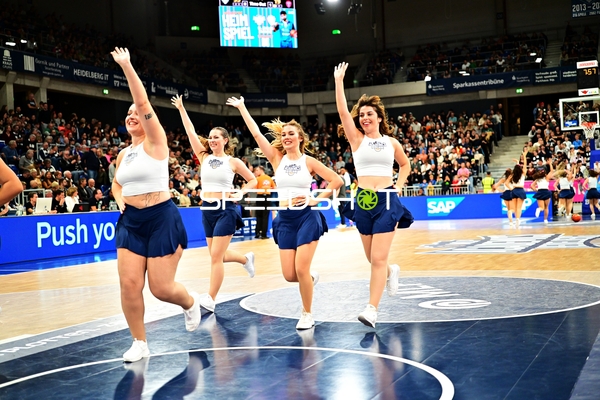 Cheerleader tanzen in Heidelberg