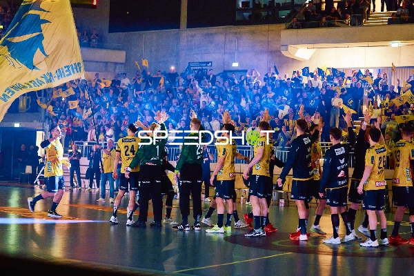 Einlauf der Mannschaft