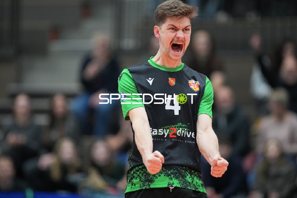 Jackson Holland (4; BADEN VOLLEYS SSC Karlsruhe) jubelt