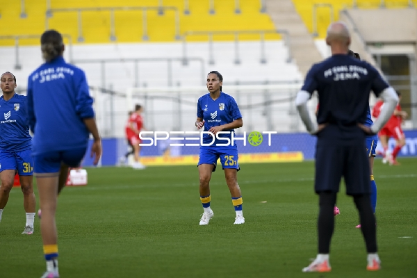 Spielerinnen beim Aufwärmen