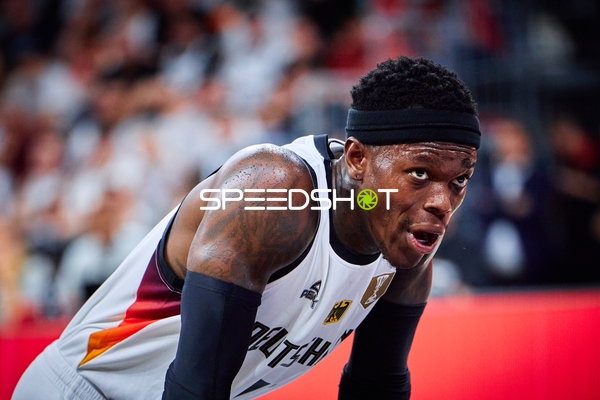 Dennis Schröder (17; Deutschland) auf dem Court