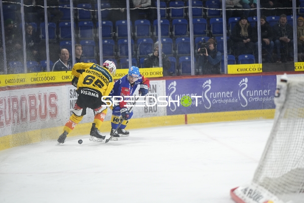 Zweikampf um den Puck