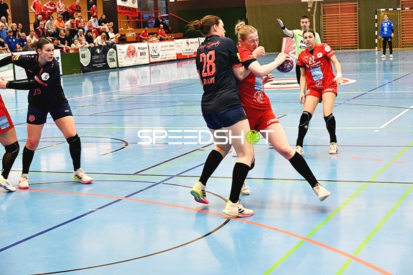 Intensiver Zweikampf im Ligaspiel