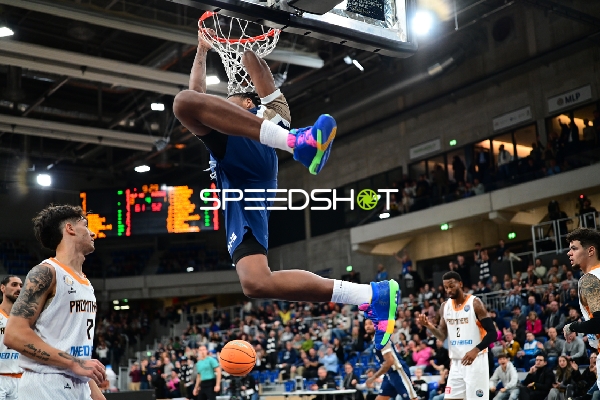 Dunk von 32; MLP Academics Heidelberg