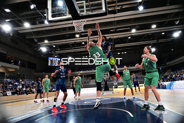 Zweikampf um den Ball