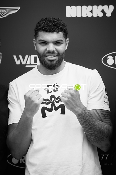 Ringside-Zone Face-Off