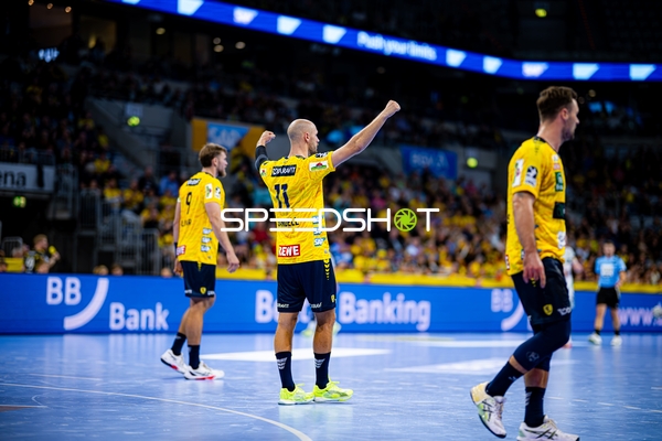 Lukas Sandell (11; Rhein Neckar Löwen) und Steven Plucnar Jacobsen (9; Rhein Neckar Löwen) jubeln