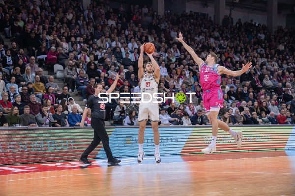 Spielaktion mit Moritz Krimmer (27; Bamberg Baskets)