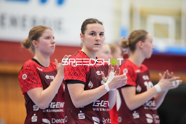 Szene mit Mareike Thomaier (2; HSG Bensheim/Auerbach) und Nina Engel (6; HSG Bensheim/Auerbach)