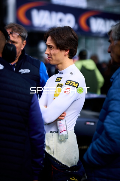 Fahrer DTM 2025 (14): Jack Aitken im Fahrerlager
