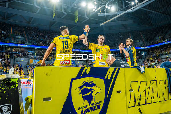 Handball I Herren I Saison 2023-2024 I Liqui Moly Handballbundesliga I 25. Spieltag I Rhein-Neckar Löwen - Frisch AUF! Göppingen I 31.03.2024 Philipp Ahouansou (19, Rhein-Neckar Löwen), Juri Knorr (10, Rhein-Neckar Löwen)
Ort: Mannheim, Germany
Datum: 31.03.2024 - Juri Knorr, Philipp Ahouansou