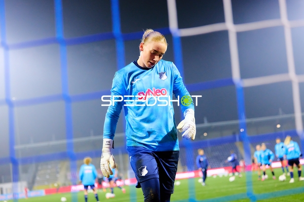 Torwart verlässt Tor