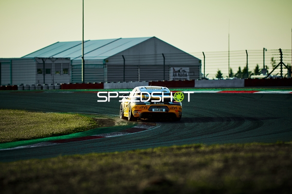 Breakell Racing auf Rennstrecke