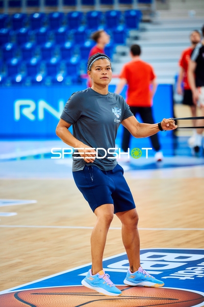 Spielerin wärmt sich auf