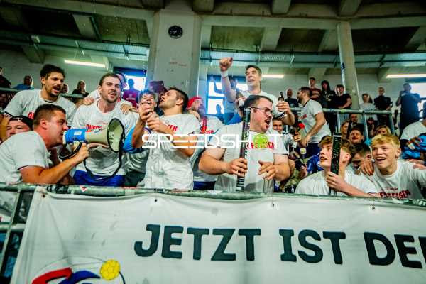 Handball I Herren I Saison 2023-2024 I 2. Handballbundesliga I 32. Spieltag I SG BBM Bietigheim - EHV Aue I 19.05.2024 Die Spiler feiern mit den Fans den Aufstieg
Ort: Bietigheim-Bissingen, Germany
Datum: 19.05.2024 - Nikola Vlahovic
