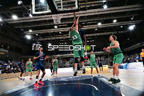 Zweikampf um den Ball