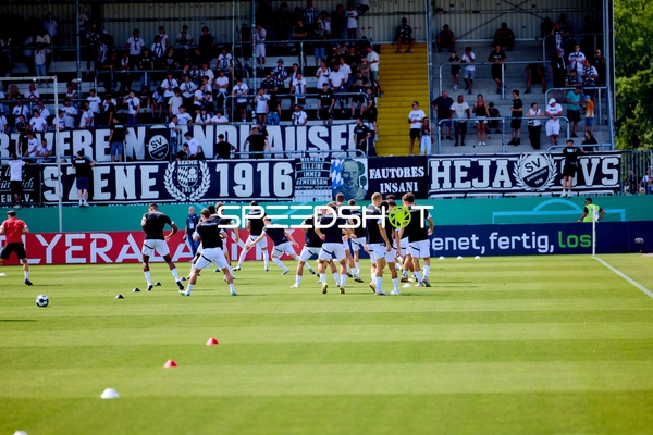 SV Sandhausen beim Aufwärmen