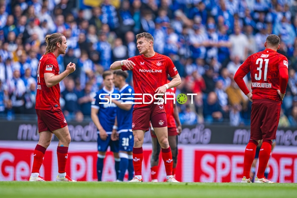 Diskussion Filip Kaloc (26, 1. FC Kaiserslautern), Luca Sirch (31, 1. FC Kaiserslautern), Kenny Prince Redondo (11, 1. FC Kaiserslautern)