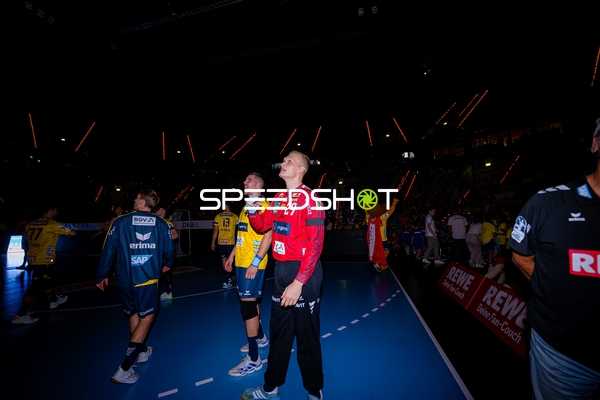 David Späth (29; Rhein Neckar Löwen) und Halil Jaganjac (45; Rhein Neckar Löwen) positionieren sich