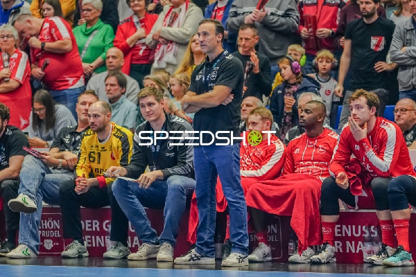 Szene mit Roberto García Parrondo (998; MT Melsungen) und Teamkollegen