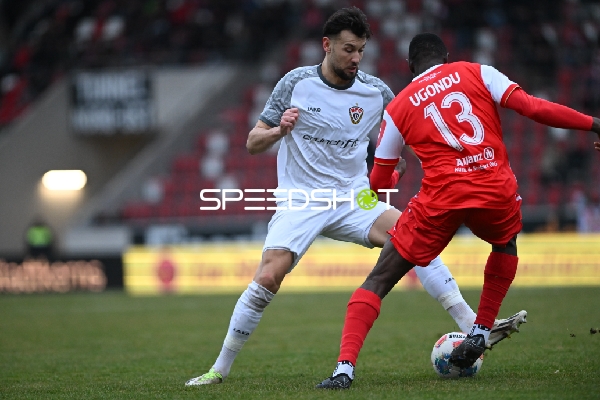 Zweikampf um den Ball