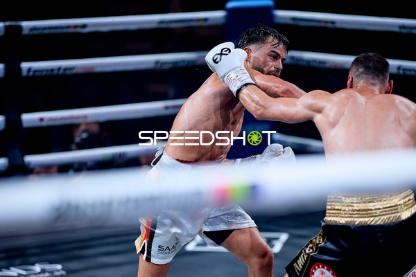 Boxer im Ring beim Schlagabtausch