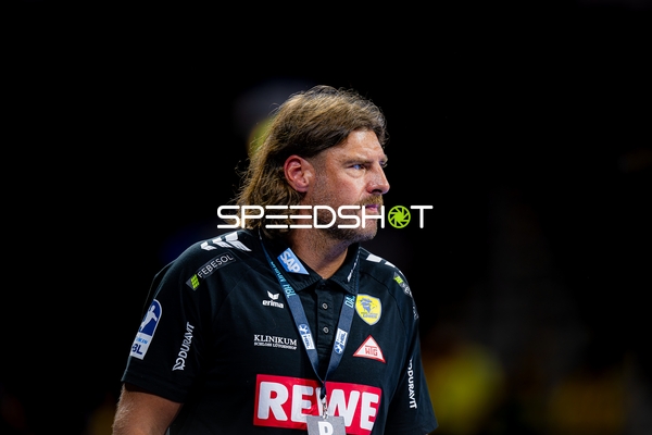 Cheftrainer in der Halle