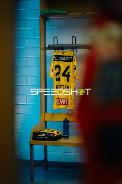 Trikot Patrick Groetzki (24; Rhein Neckar Löwen) in der Kabine