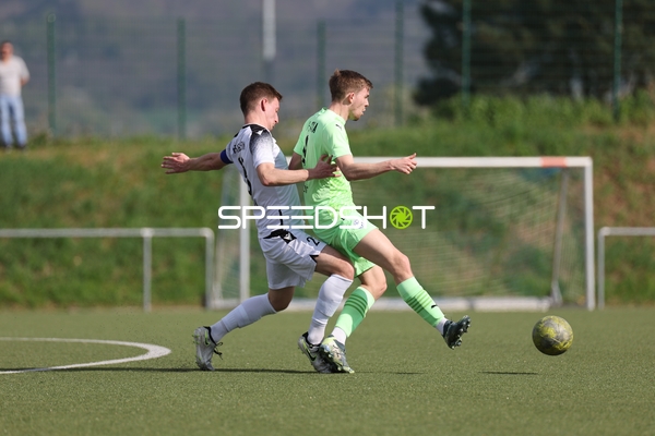 Zweikampf im Spiel zwischen Heddesheim und Walldorf