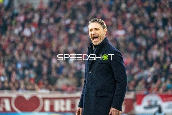 Trainer an der Seitenlinie