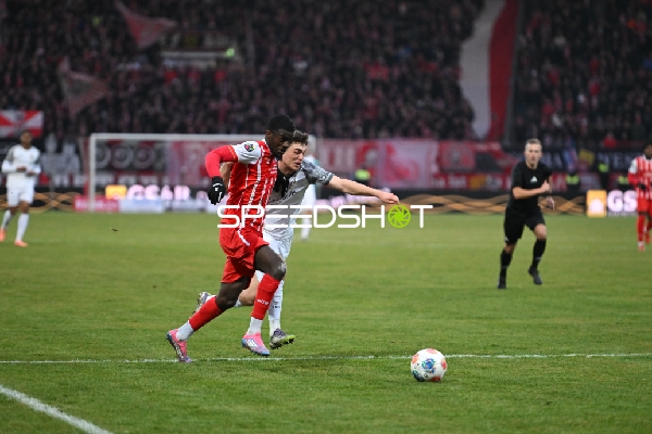 Zweikampf um den Ball