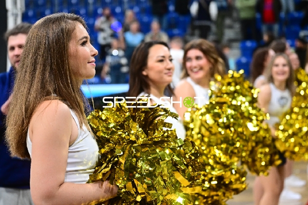 Fan-Szene mit Cheerleadern