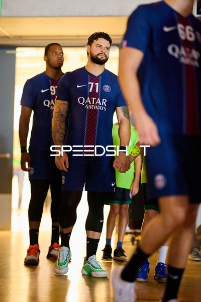 Spieler Elohim Prandi (71; Paris Saint-Germain) in Position